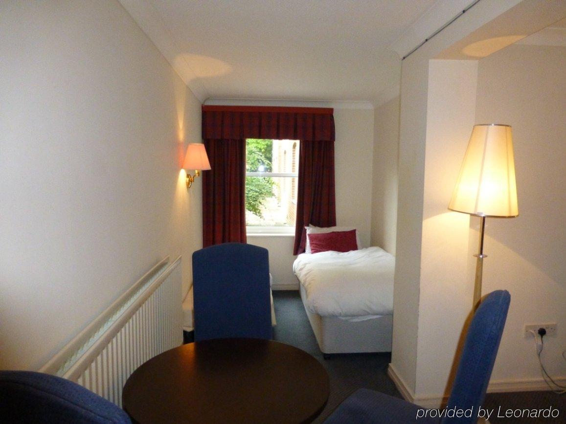 Waterloo Hotel Crowthorne Exteriör bild