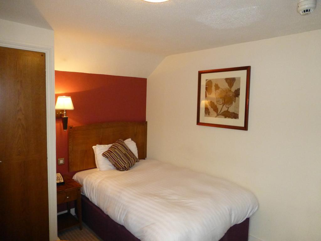 Waterloo Hotel Crowthorne Rum bild