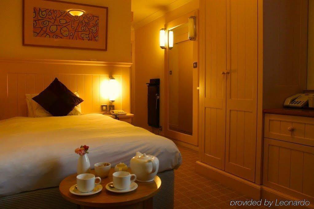 Waterloo Hotel Crowthorne Rum bild